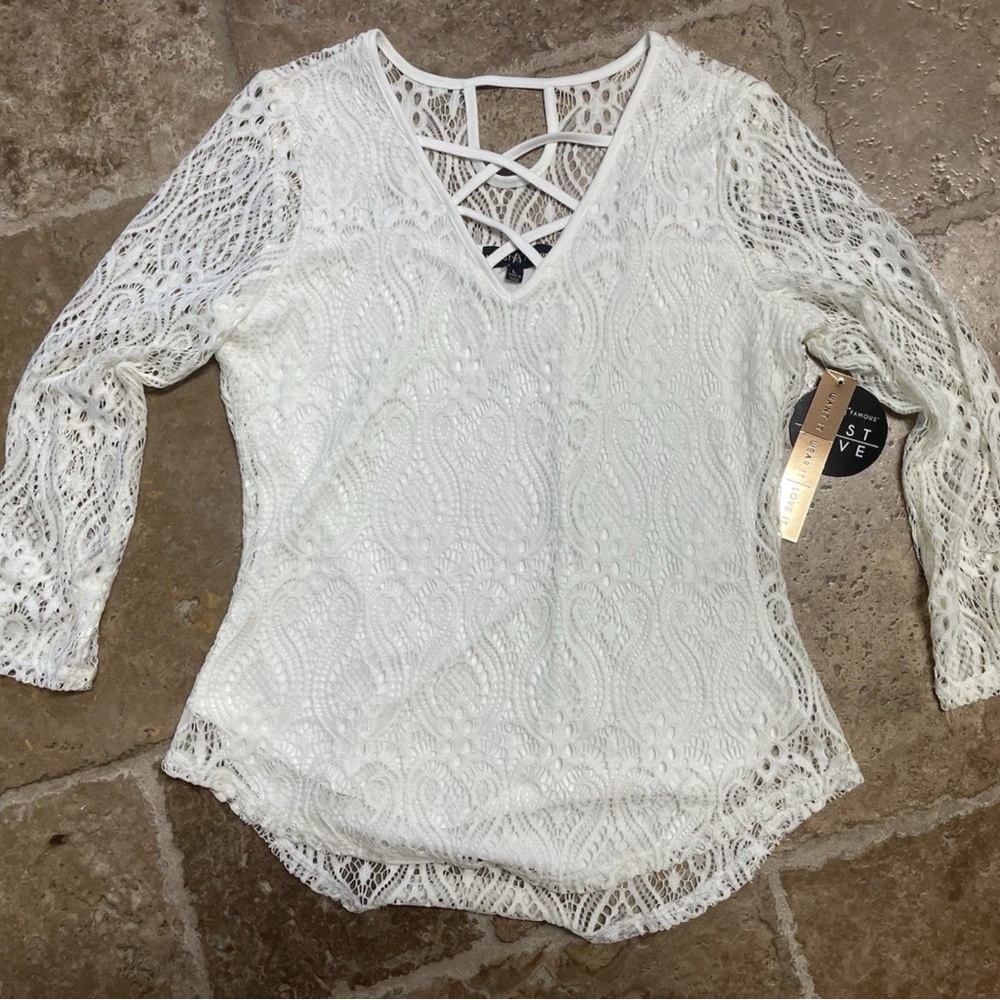 Almost Famous women’s size large Creamy White 3/4 sleeve Lace V-Neck Blouse